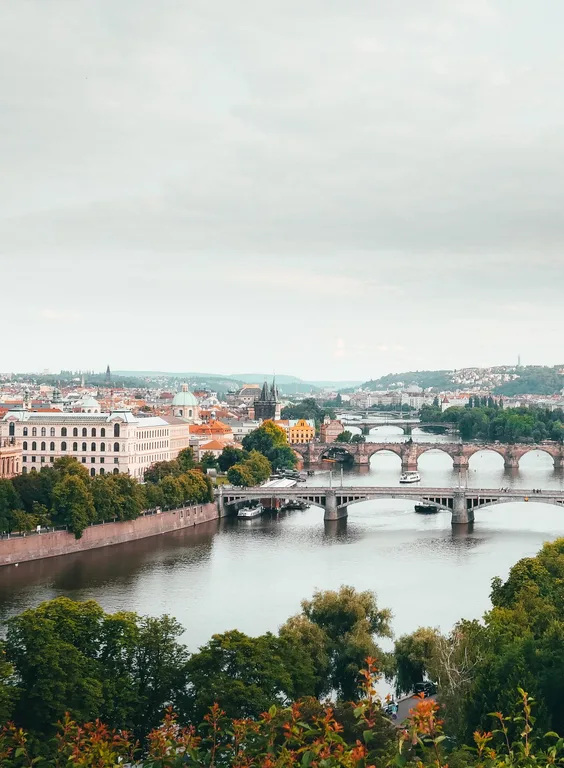 Nehir üzerinde köprü fotoğrafı (demo görsel, Pexels)