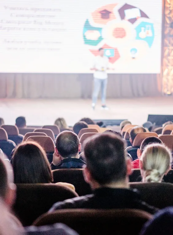 Seminer sunumu fotoğrafı (demo görsel, Pexels)