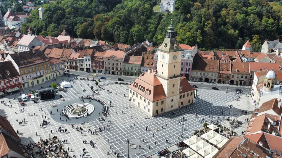 Brașov için Pexels’te “Brasov” aramasıyla seçilmiş demo şehir görseli